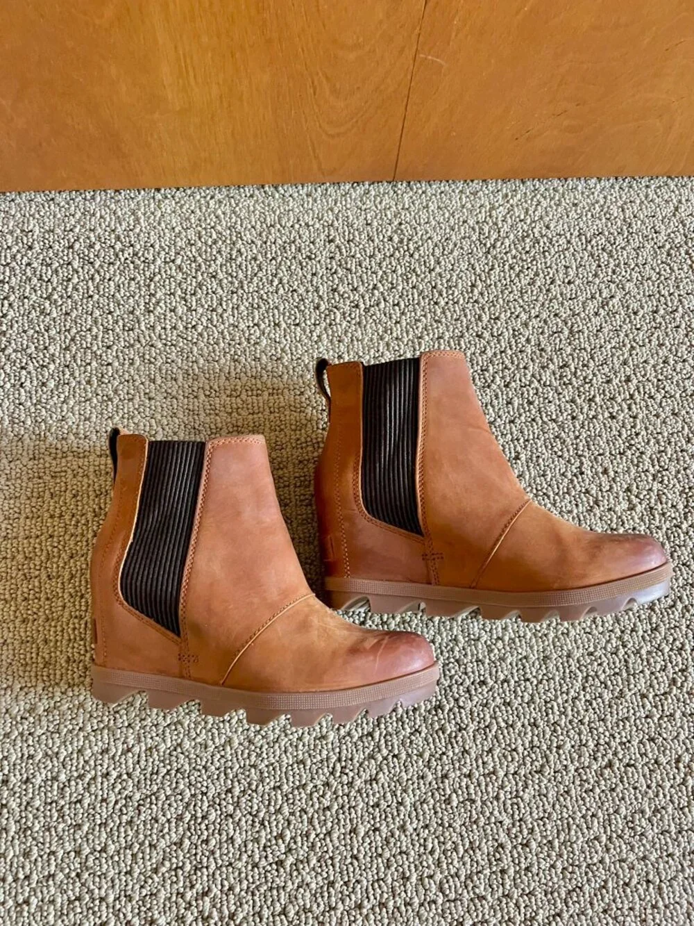 SOREL Joan of Arctic Wedge II Chelsea Boot in Iced Tea, Very Good Condition Sz 5